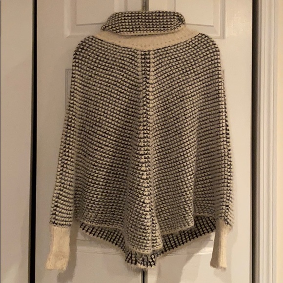 Buttery soft black and creme poncho - Picture 2 of 5